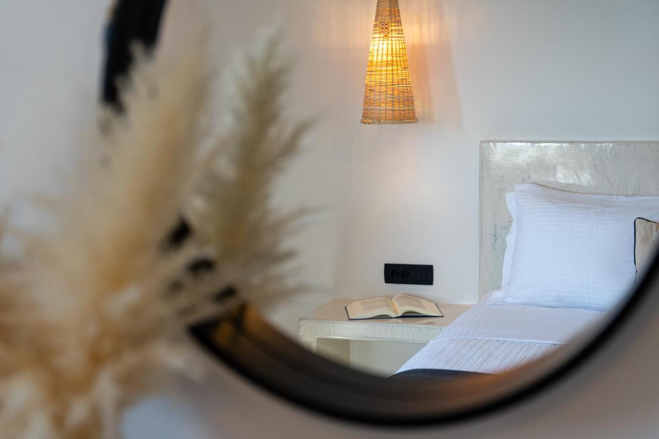 Almira Luxury Suites 페리볼로스 외부 사진