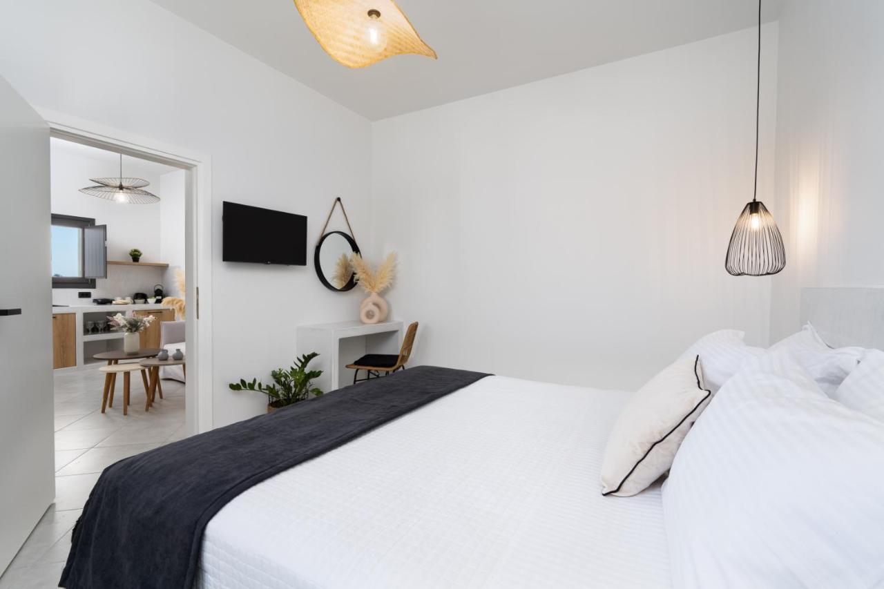 Almira Luxury Suites 페리볼로스 외부 사진