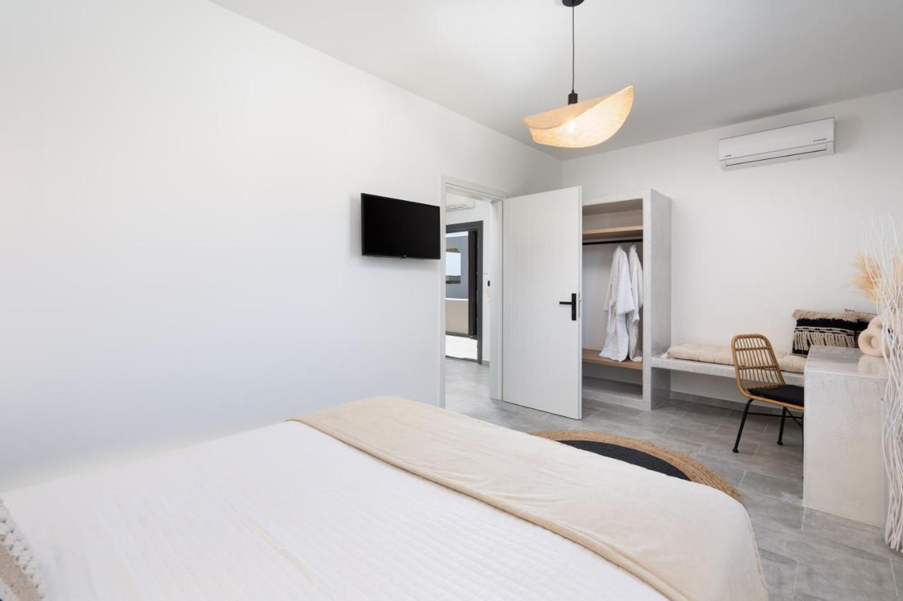 Almira Luxury Suites 페리볼로스 외부 사진